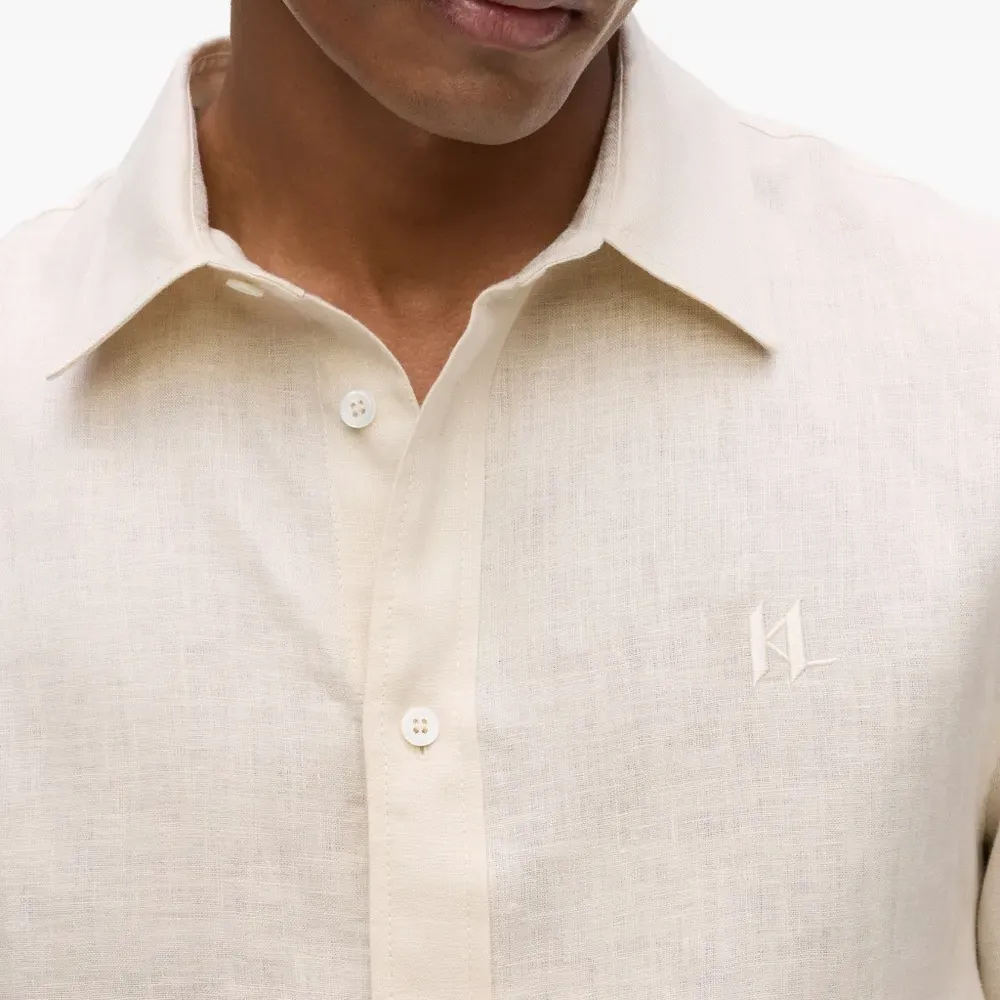 Льняная рубашка с вышивкой