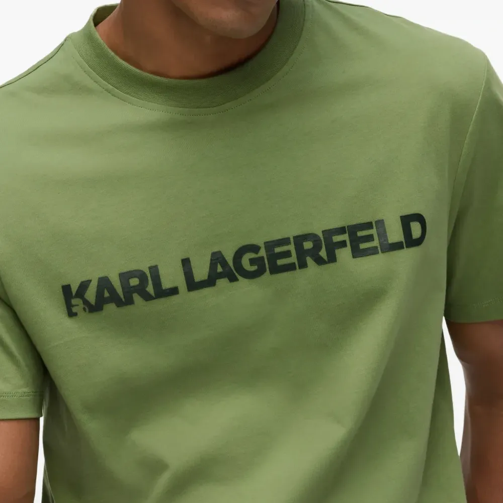 Футболка с логотипом