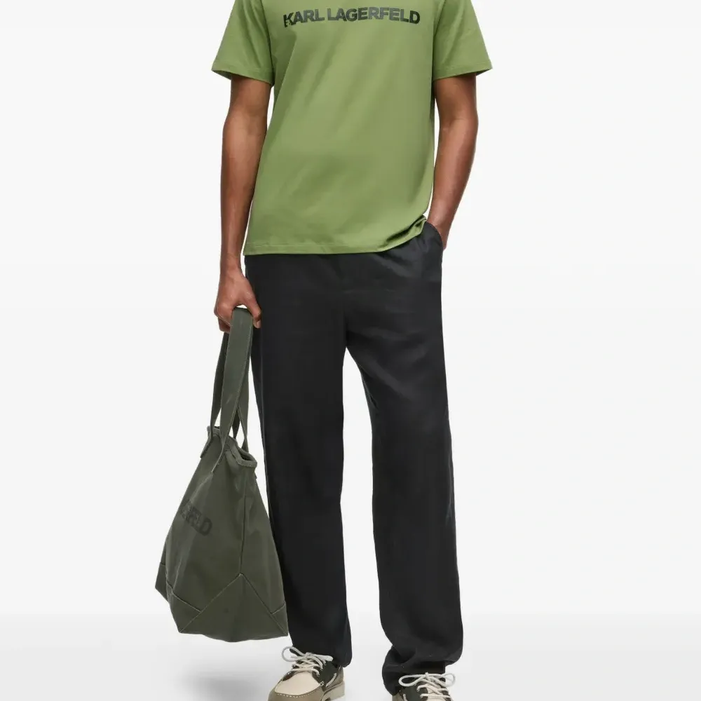 Футболка с логотипом