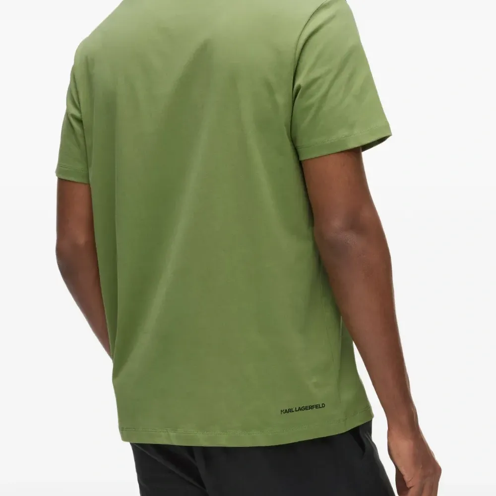 Футболка с логотипом