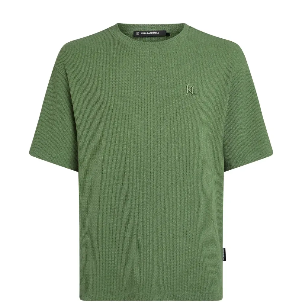 Футболка свободного кроя