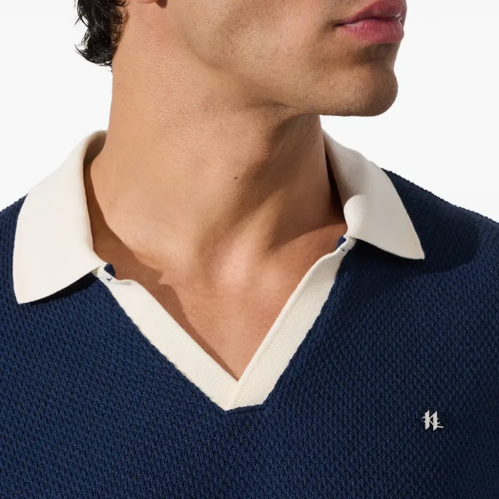 Футболка с логотипом