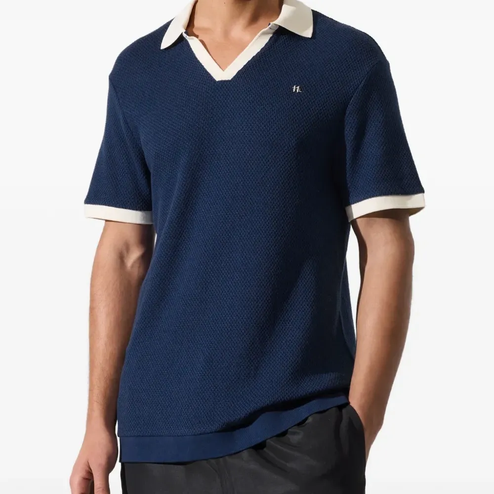 Футболка с логотипом