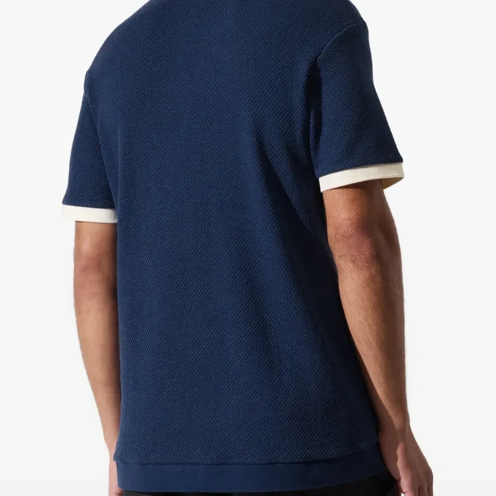 Футболка с логотипом