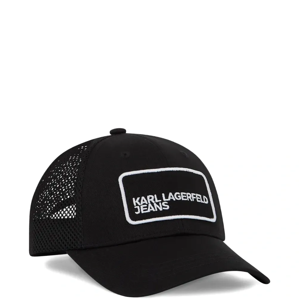 Кепка с логотипом