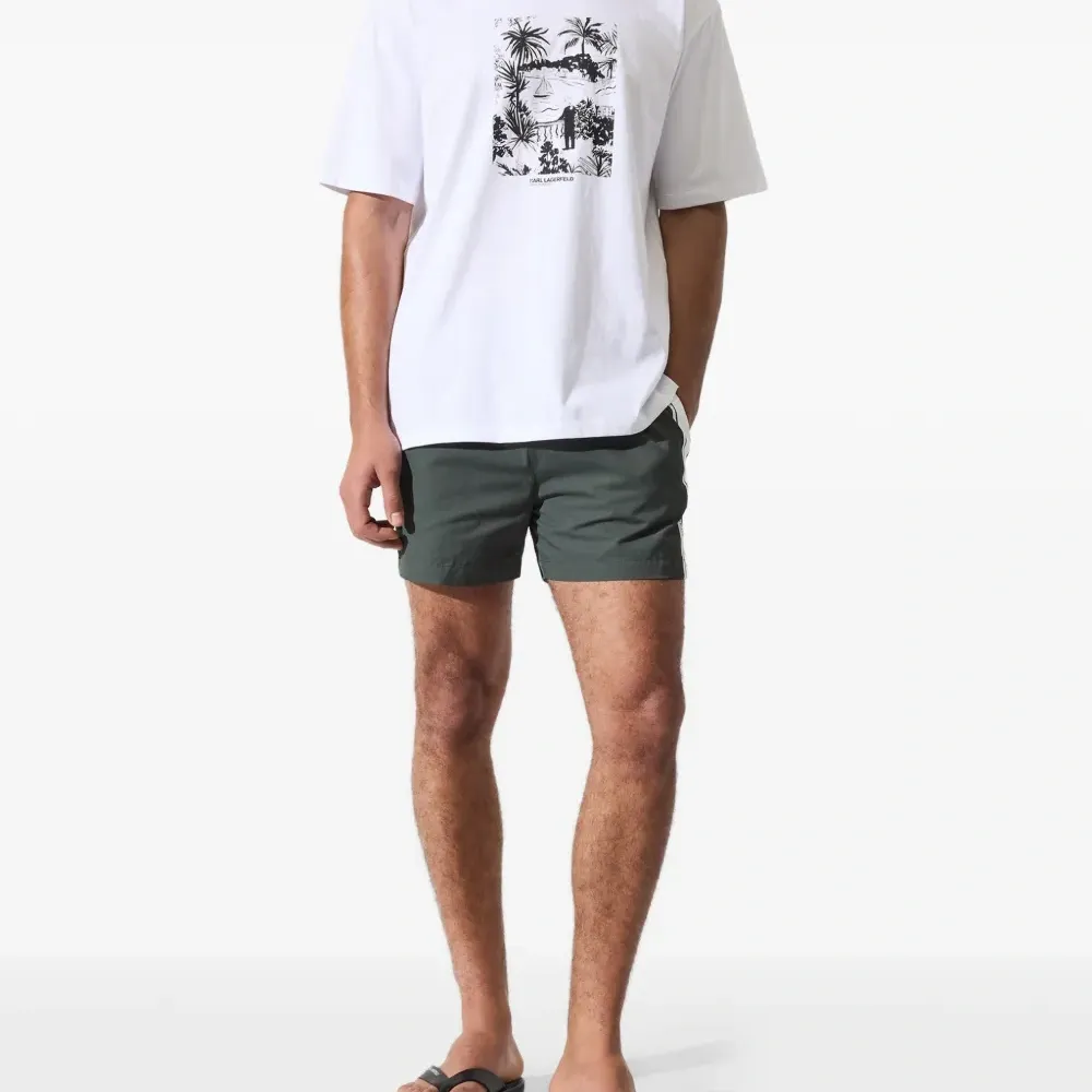 Футболка с графичным принтом