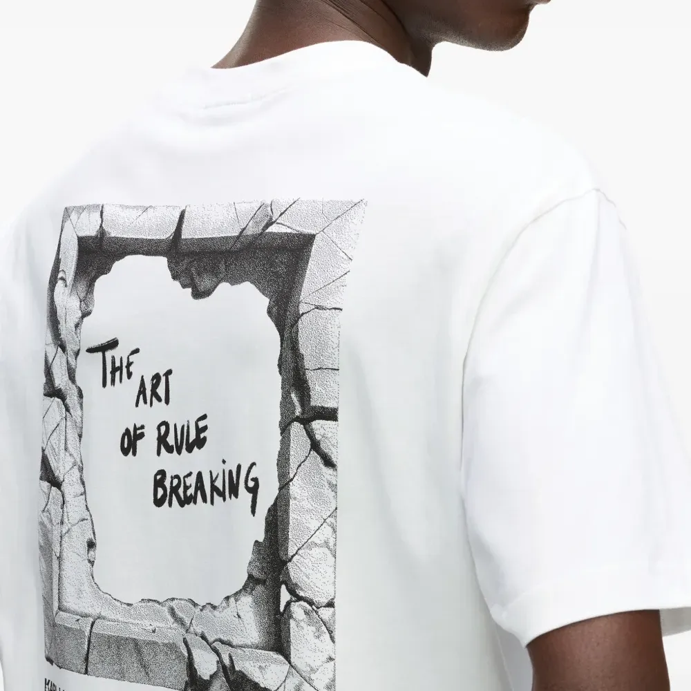 Футболка с графичным принтом