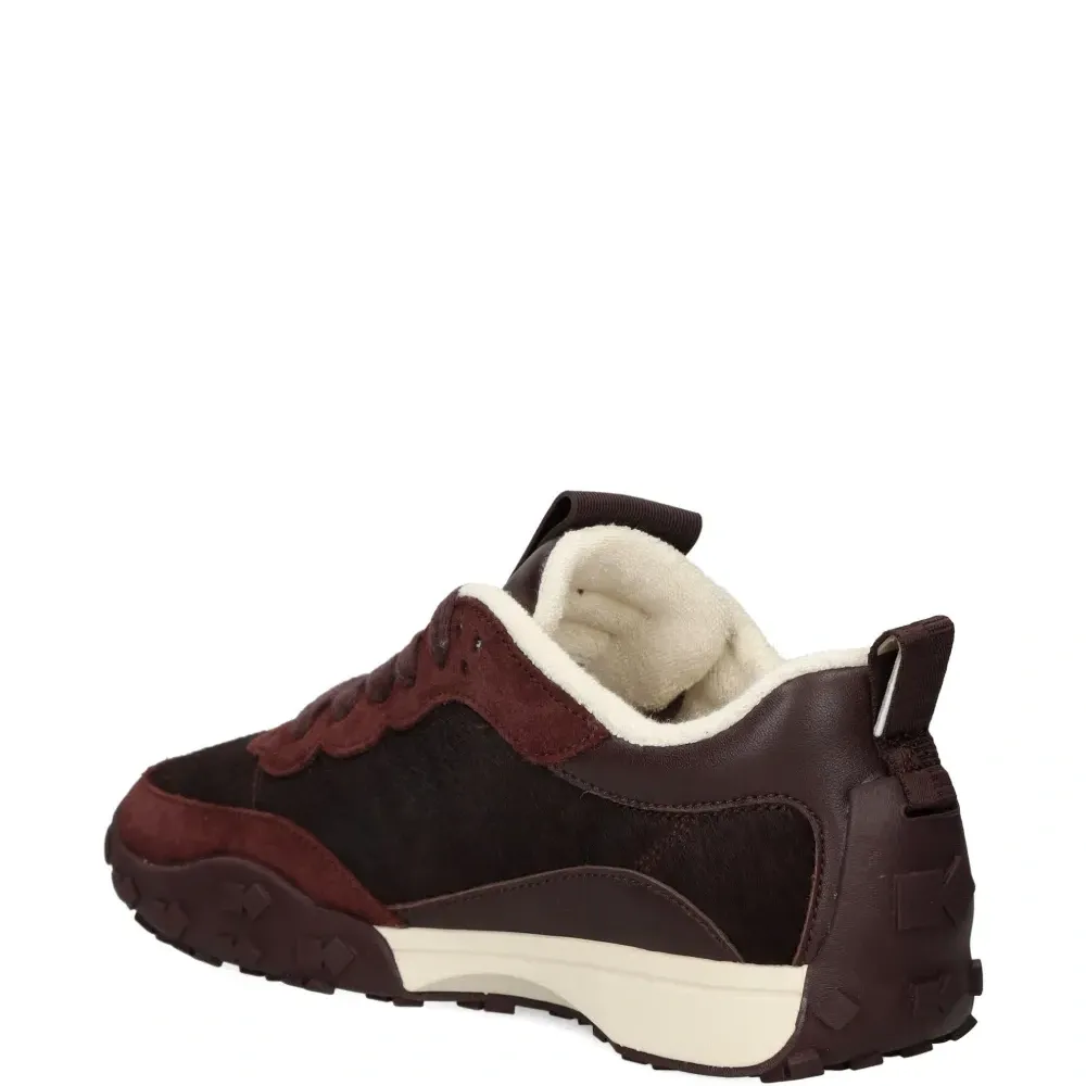 Кроссовки с фактурой меха