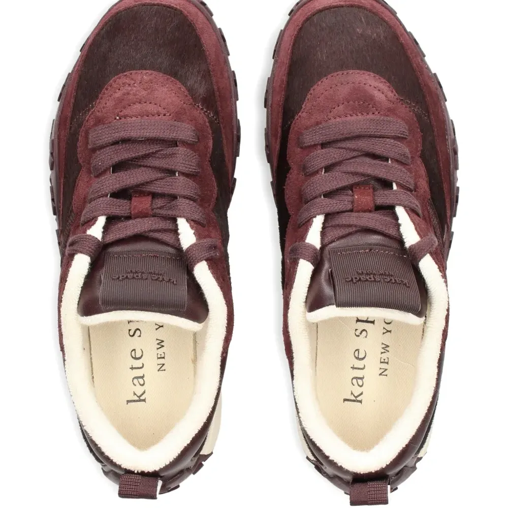 Кроссовки с фактурой меха