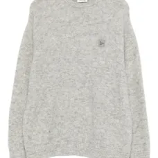 Свитер с круглым вырезом и нашивкой