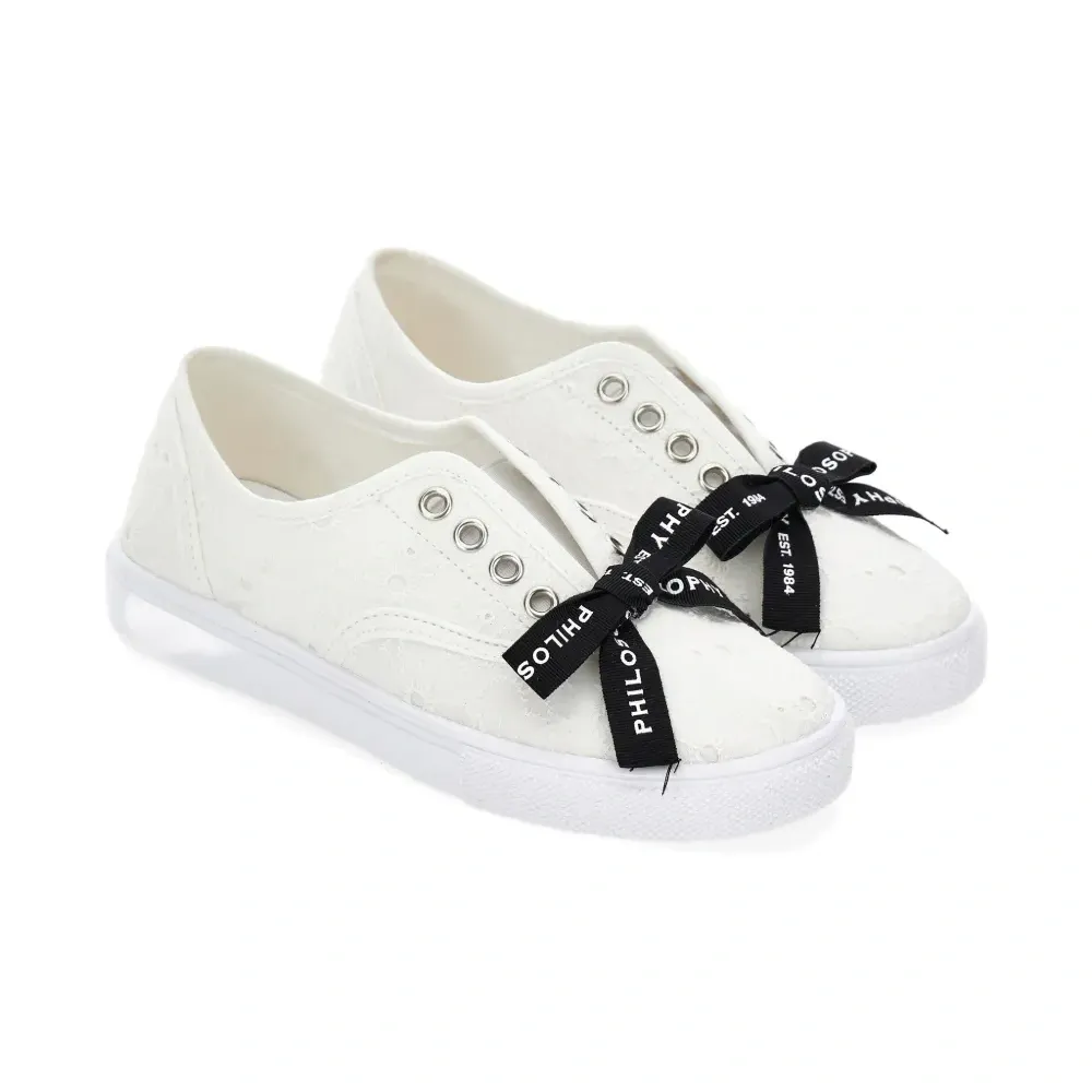 Кроссовки с бантами