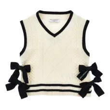 Жилет фактурной вязки с бантом
