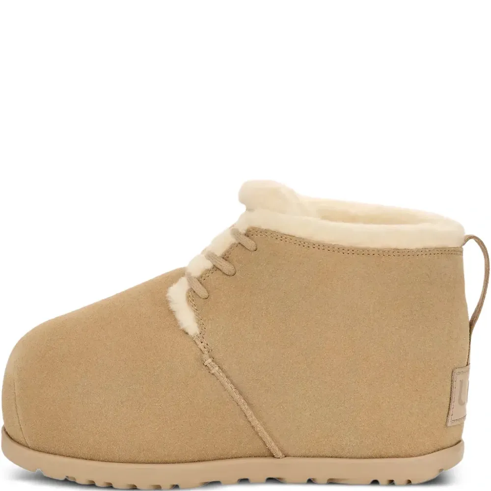 Ботинки на шнуровке на каблуке