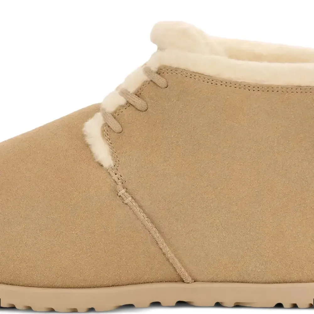 Ботинки на шнуровке на каблуке