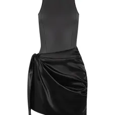 Атласное облегающее платье с запахом