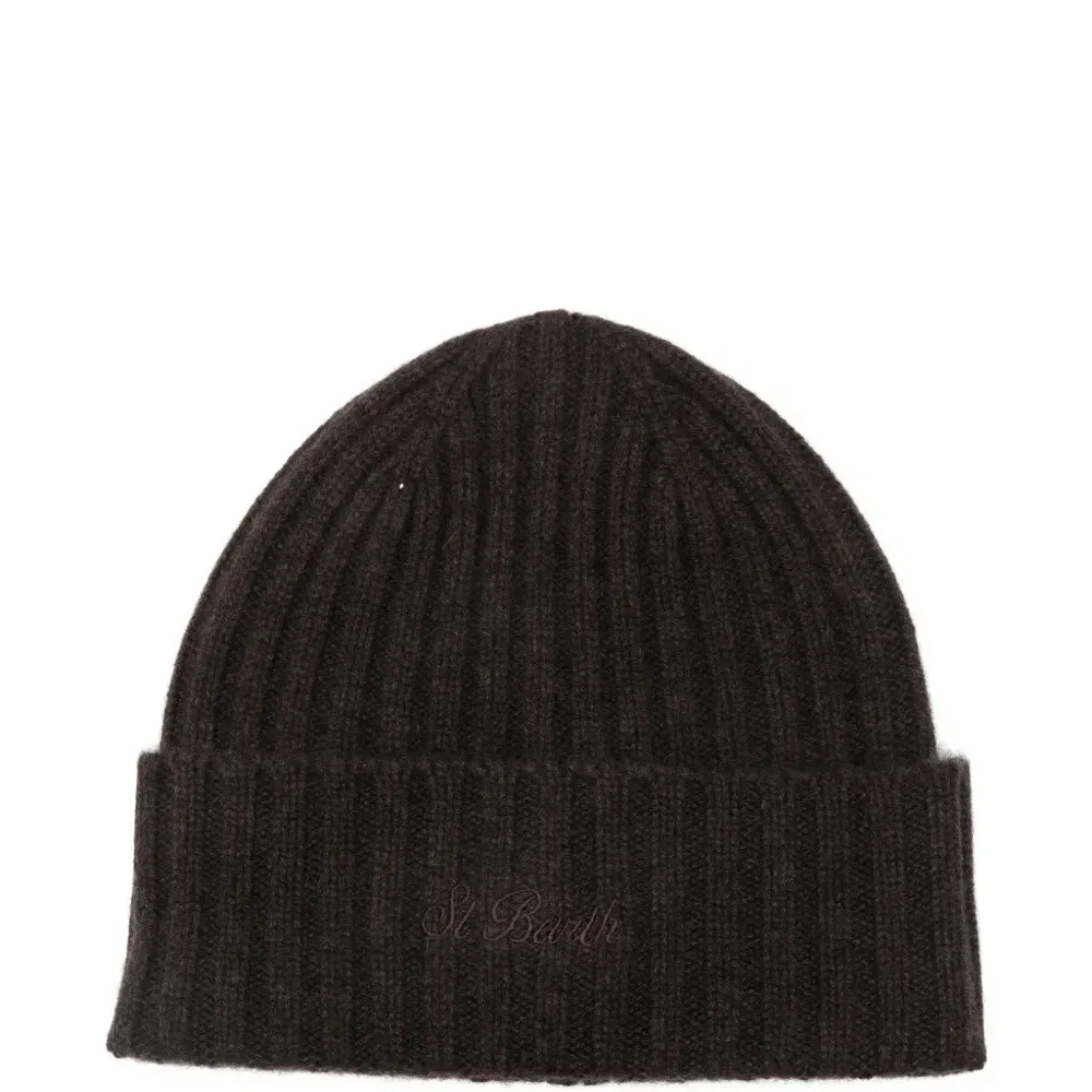 Вышитая шапка-бини