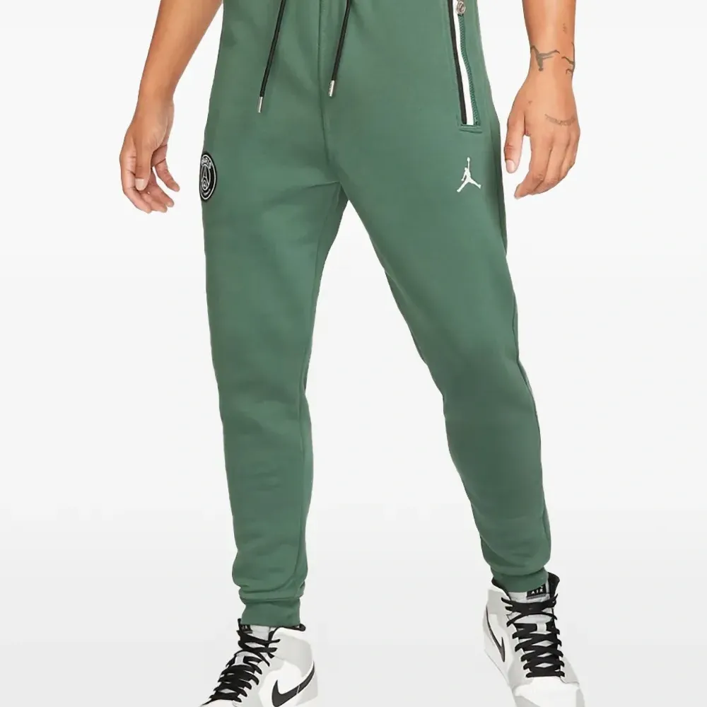 Спортивные брюки на шнурке с логотипом