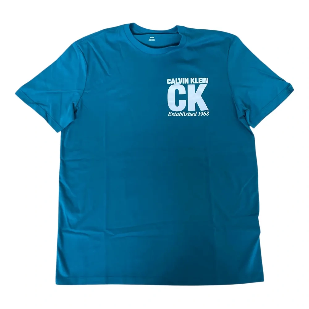 Футболка с принтом логотипа