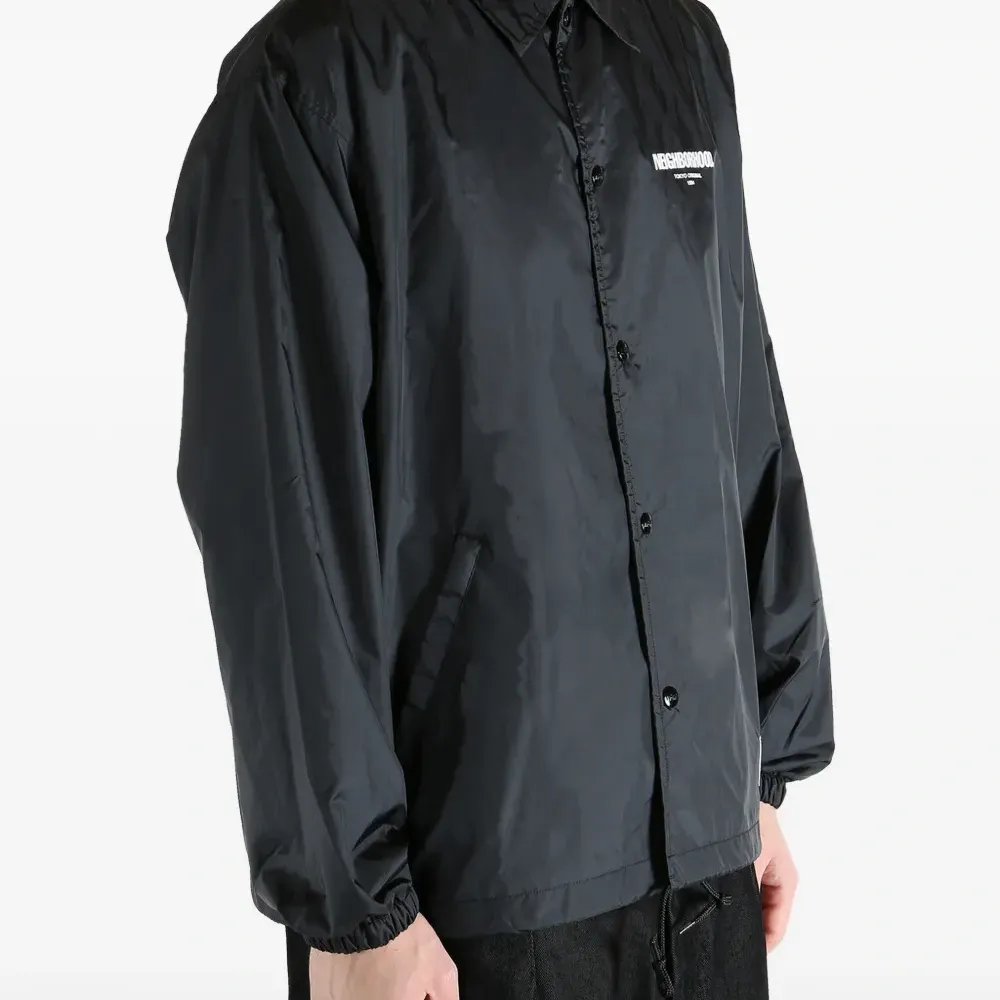 Пиджак с логотипом на пуговицах