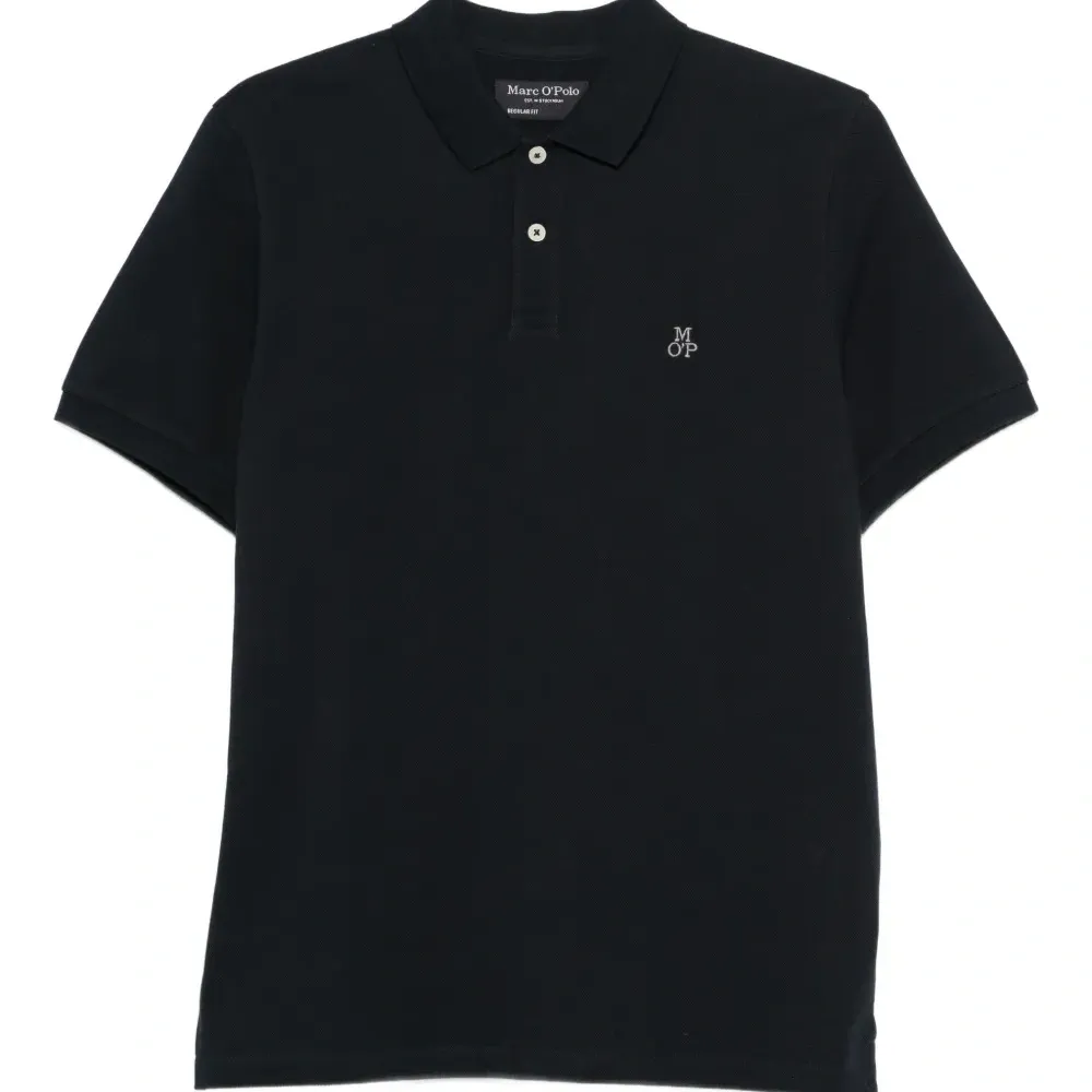 Поло из пике на пуговицах