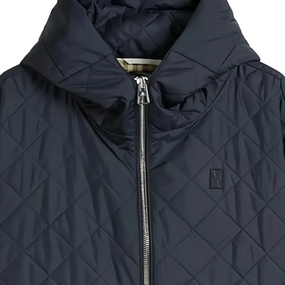 Стёганая куртка с капюшоном