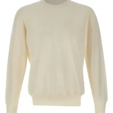 Вязаный свитер с круглым вырезом