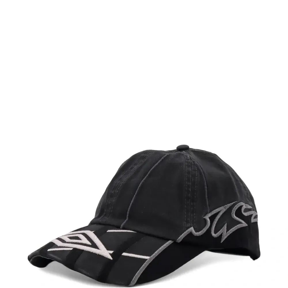 Бейсболка с вышитым логотипом