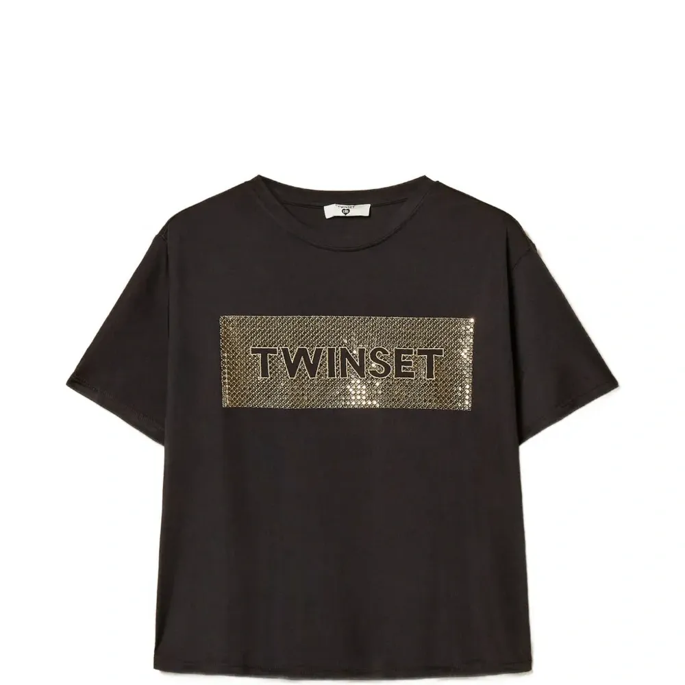 Футболка с логотипом