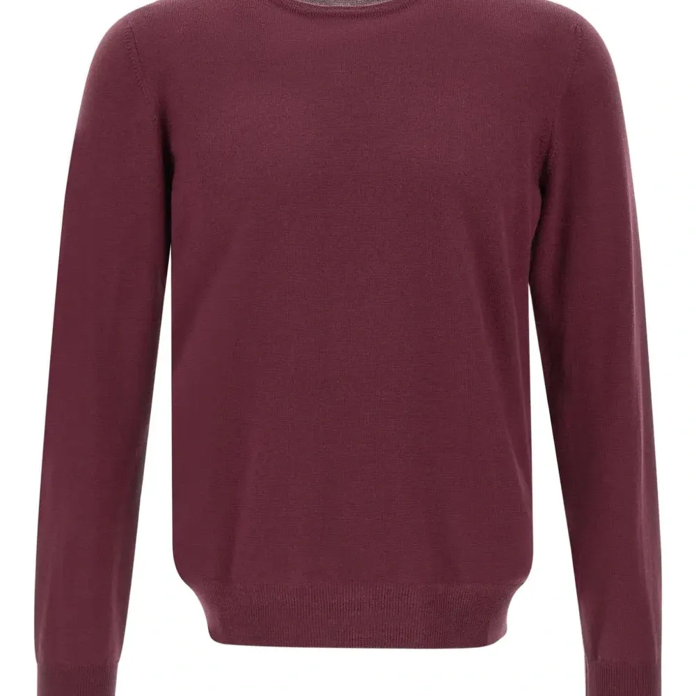 Вязаный свитер с круглым вырезом