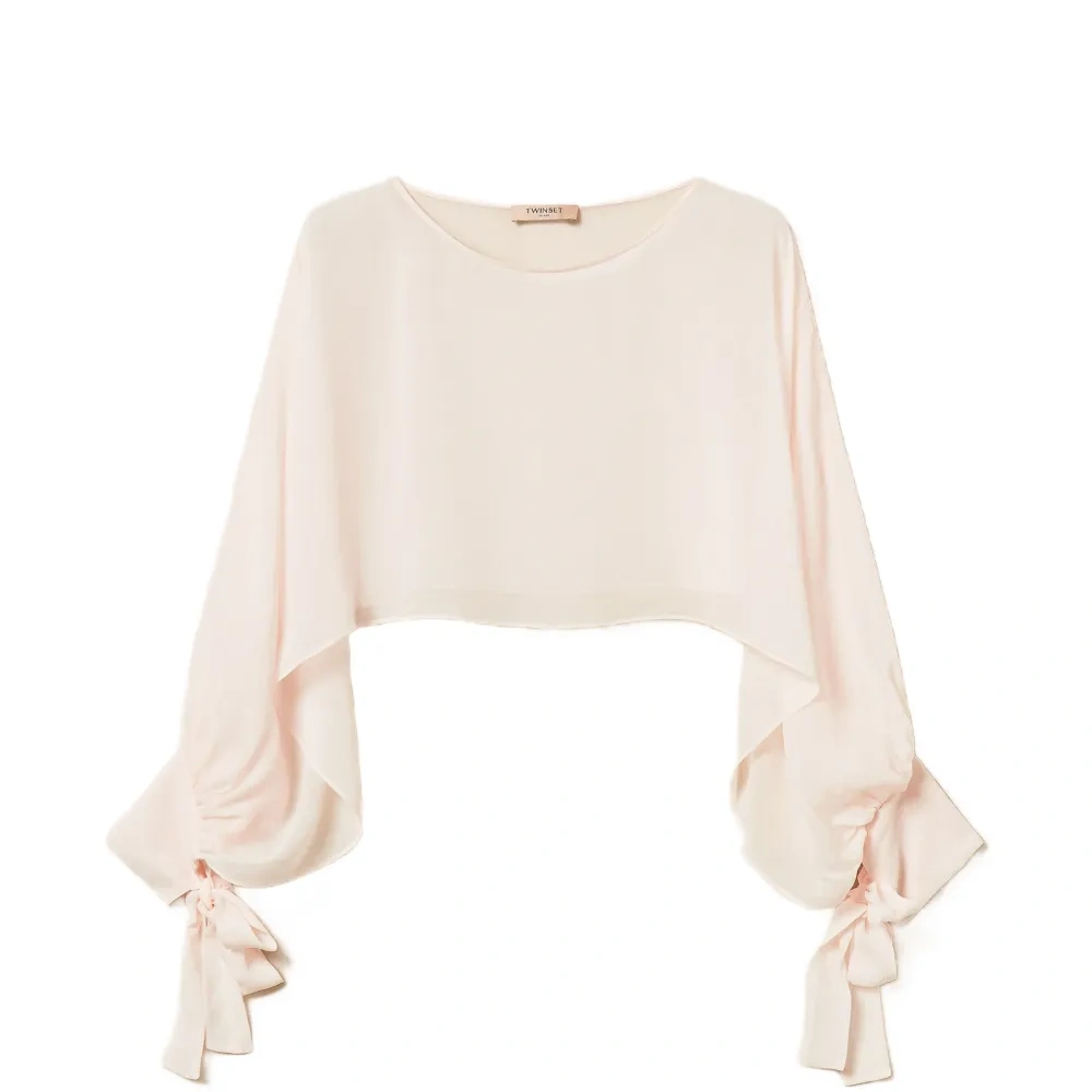 Укороченная блузка с бантом