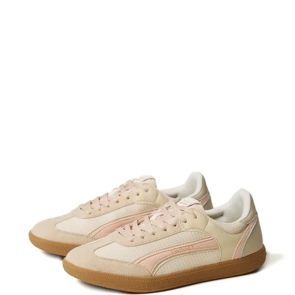 Кроссовки с панелями на шнуровке