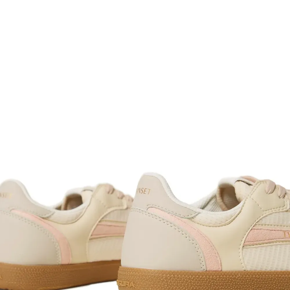 Кроссовки с панелями на шнуровке