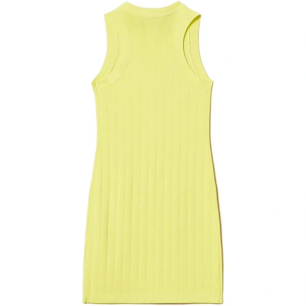 Вязаное платье на пуговицах