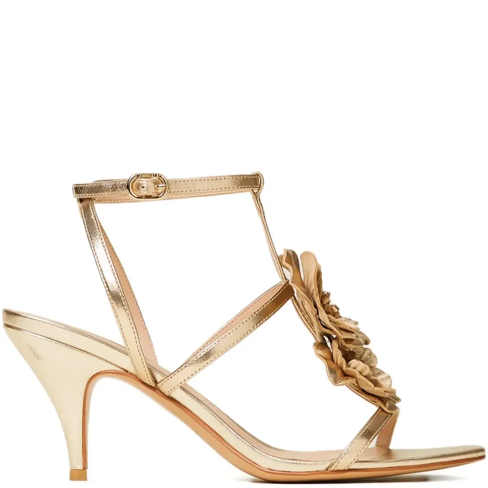 Босоножки с цветочной аппликацией Босоножки с цветочной аппликацией