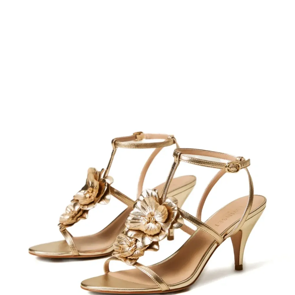 Босоножки с цветочной аппликацией Босоножки с цветочной аппликацией