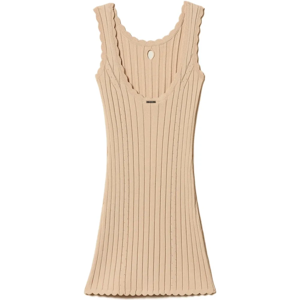 Короткое платье в рубчик