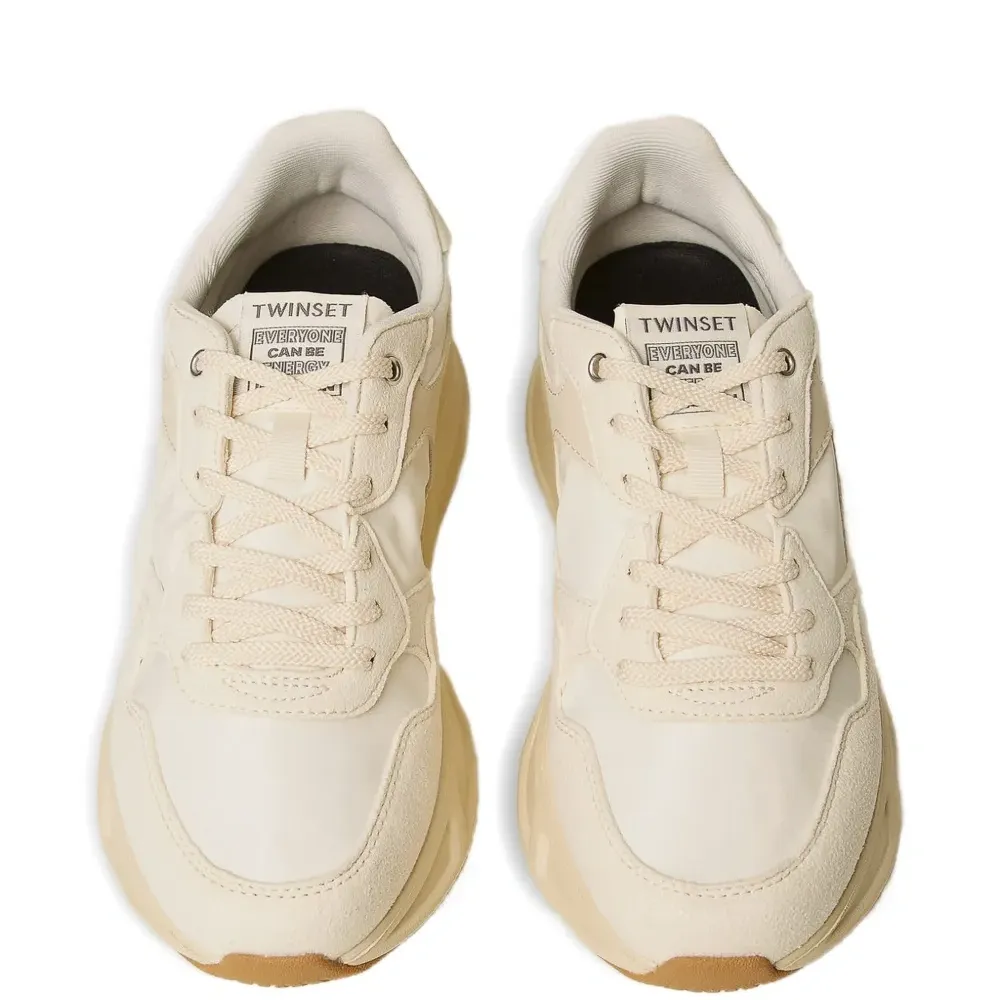 Кроссовки с панелями на шнуровке