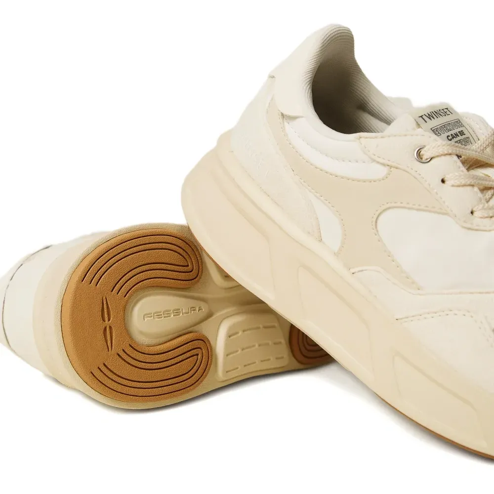 Кроссовки с панелями на шнуровке