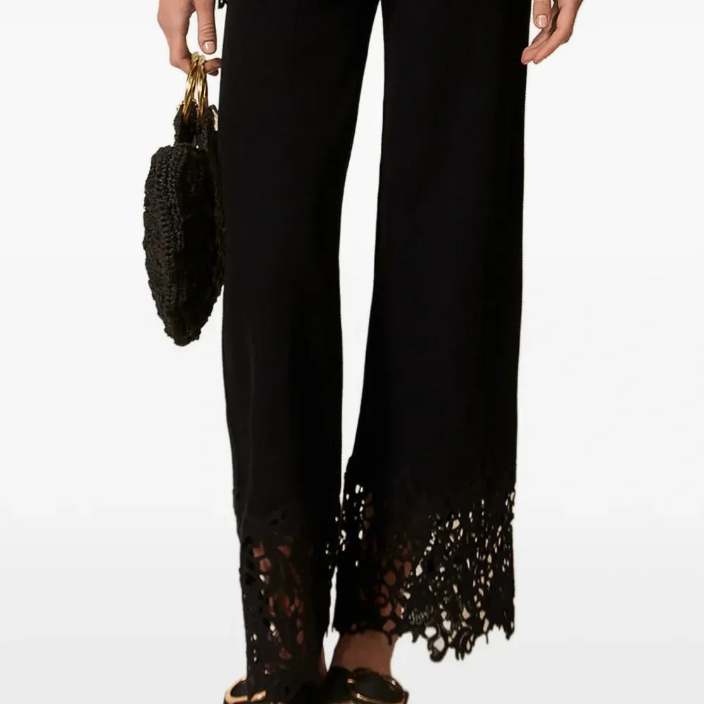 Прямые брюки с кружевным подолом
