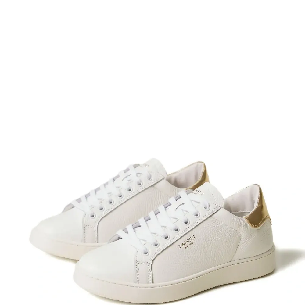 Кроссовки на шнуровке с логотипом