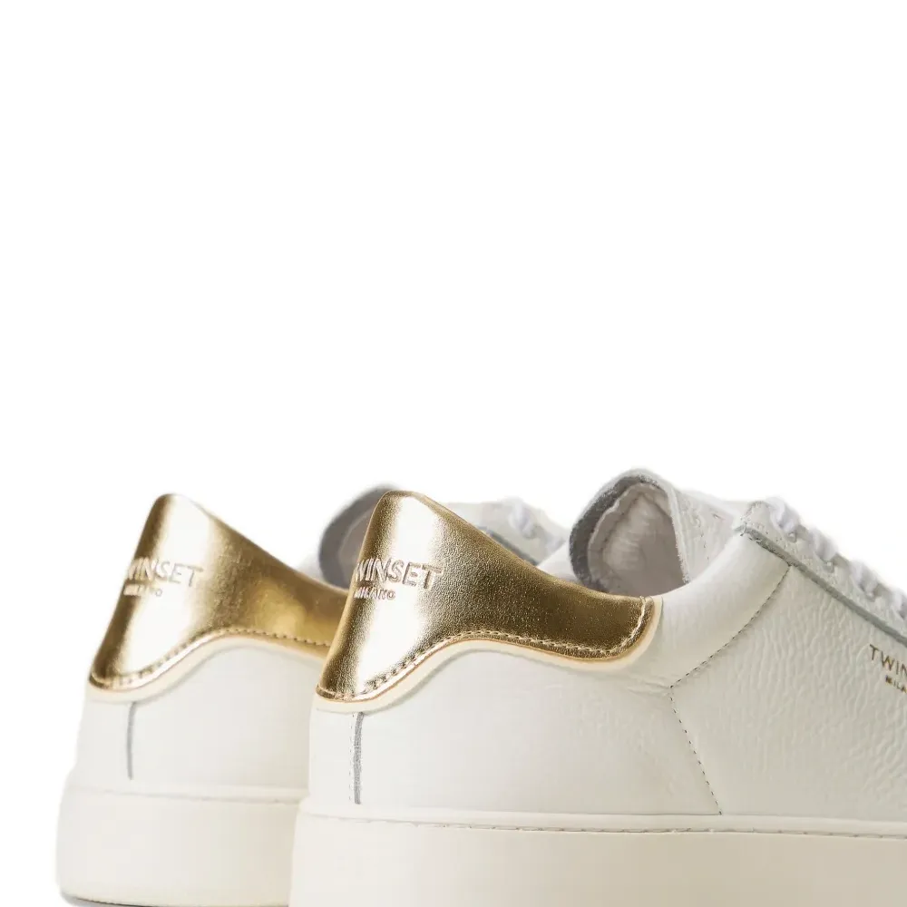 Кроссовки на шнуровке с логотипом