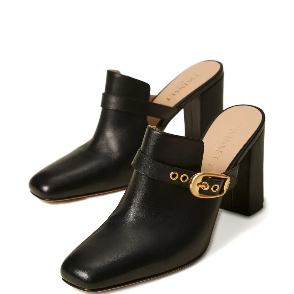 Мюли с пряжкой Мюли с пряжкой