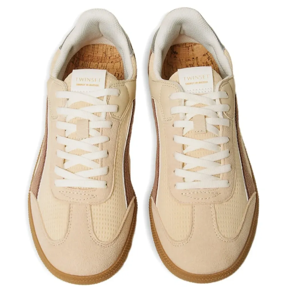 Кроссовки с шнуровкой и вставками