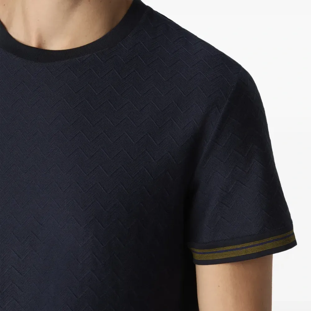 Футболка с зигзагообразным узором