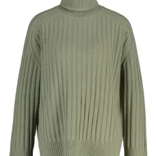 Свитер в рубчик