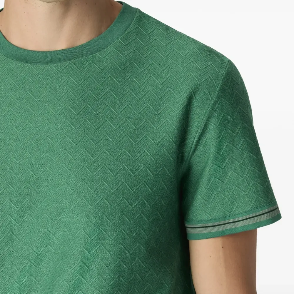 Футболка с зигзагообразным узором