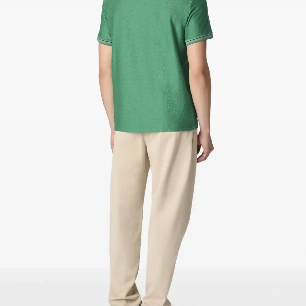 Футболка с зигзагообразным узором