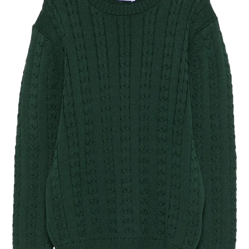 Свитер с косичками