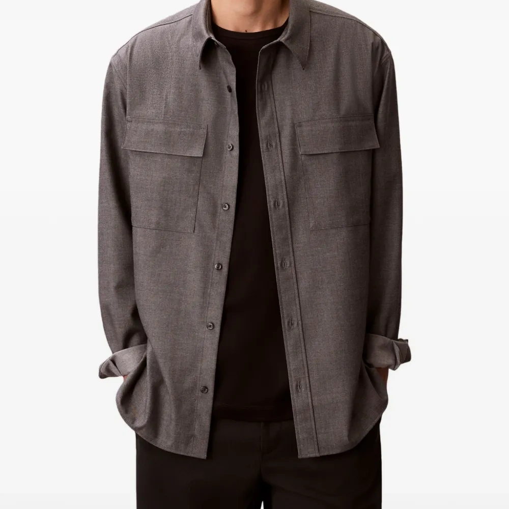 Рубашка с нагрудными карманами на пуговицах