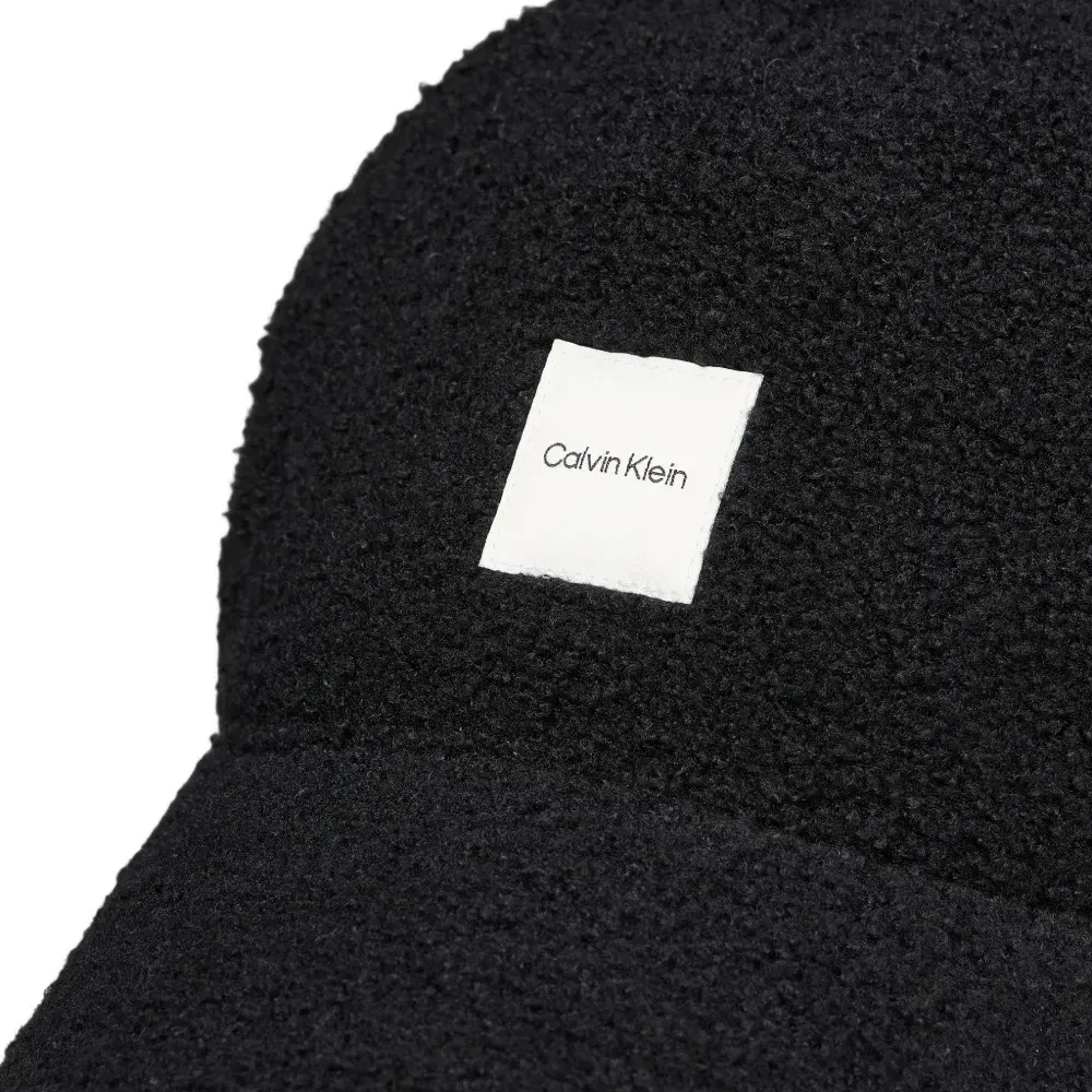 Бейсболка с нашивкой-логотипом